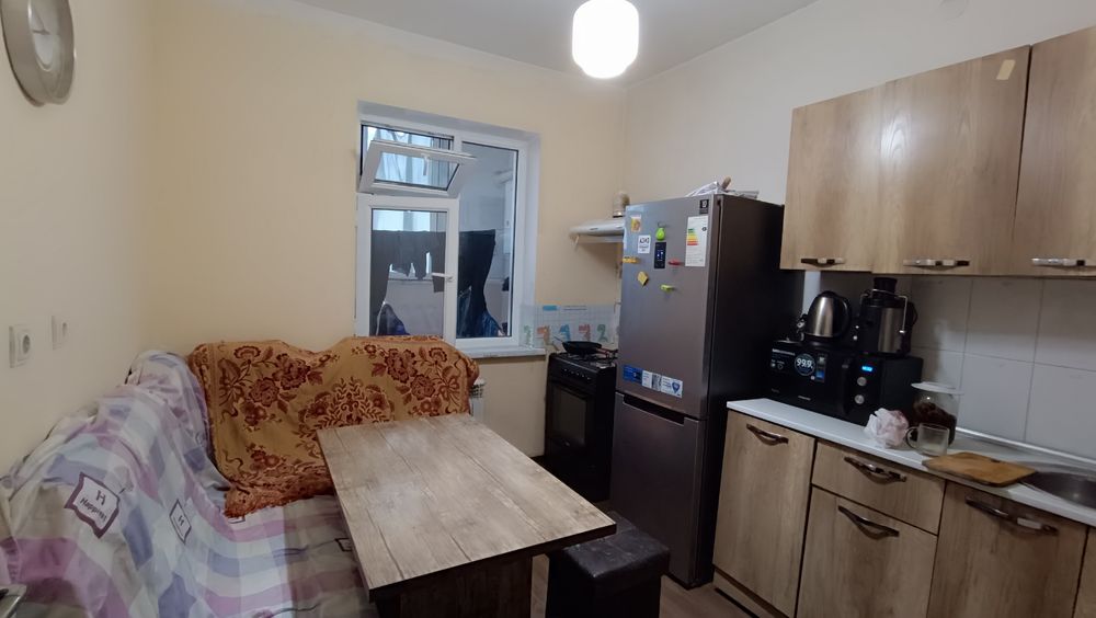 3 hona + 2/6 balkon srochna  sotiladi 10-hudud