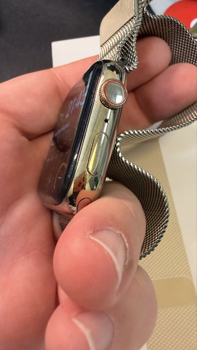 Apple Watch Series 8 45mm Gold Stainless Steel Case SS + Milanese Loop