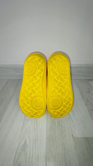 Продам детские резиновые сапоги.