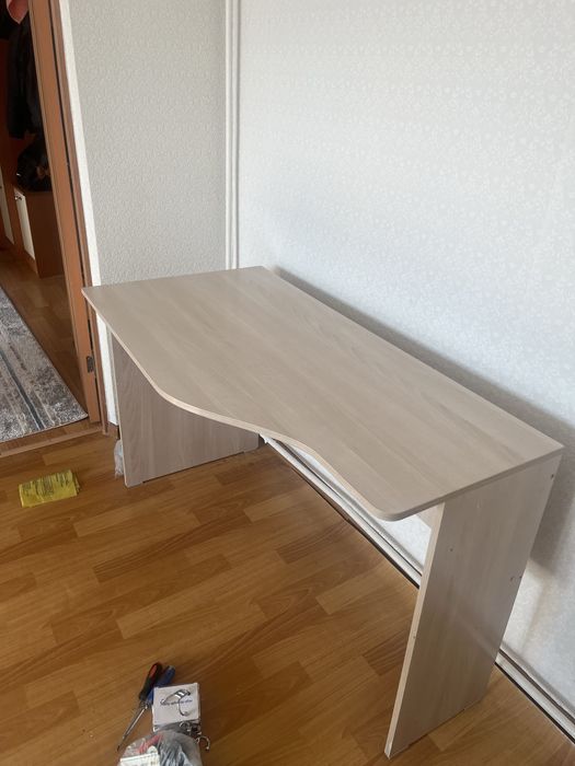 Продам б/у стол zzzzzzzzzzzzz