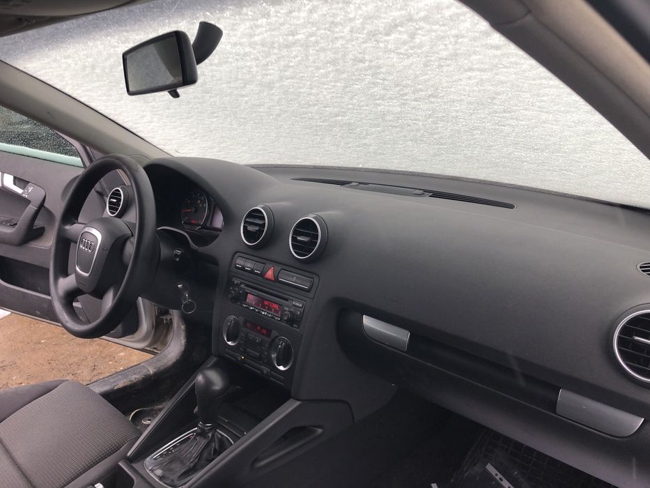 Usa Portiera Audi a3 8p 1.6 mpi BSE stangai dreapta 2007 LY7W COD