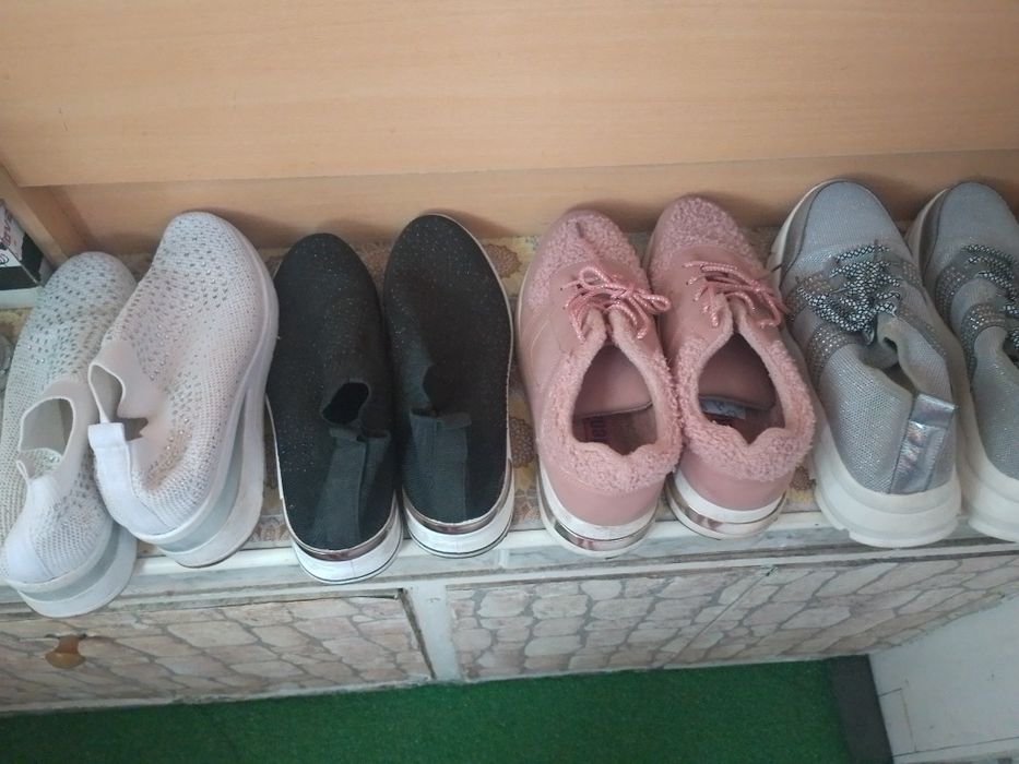 4 чифта дамски спортни обувки