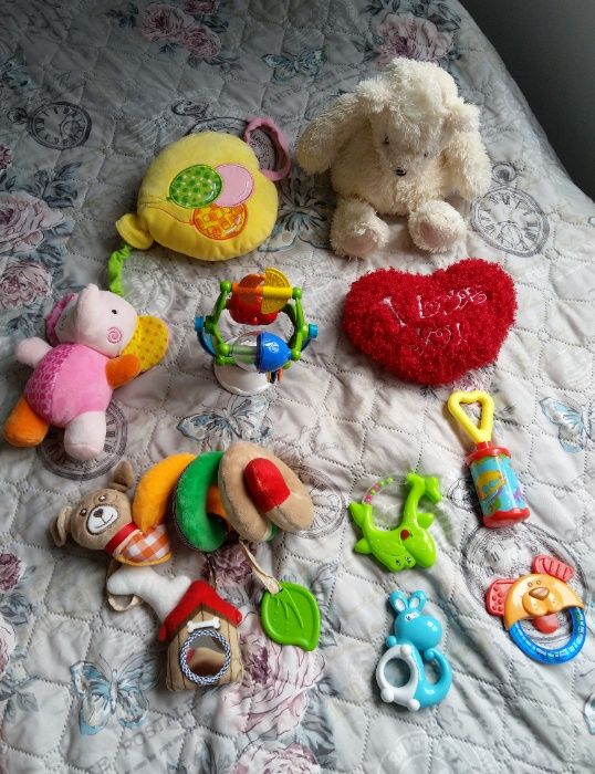 Лот бебешки играчки