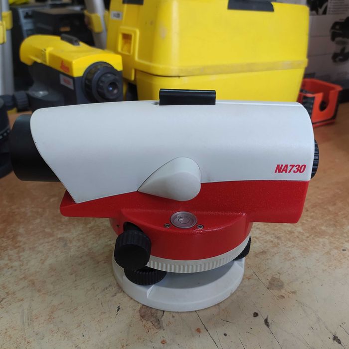 Нивелир  оптический Leica