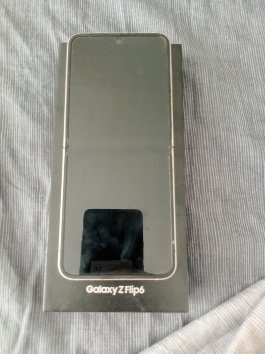 Samsung Z flip 6 12Gb/512 gb КАТО НОВ