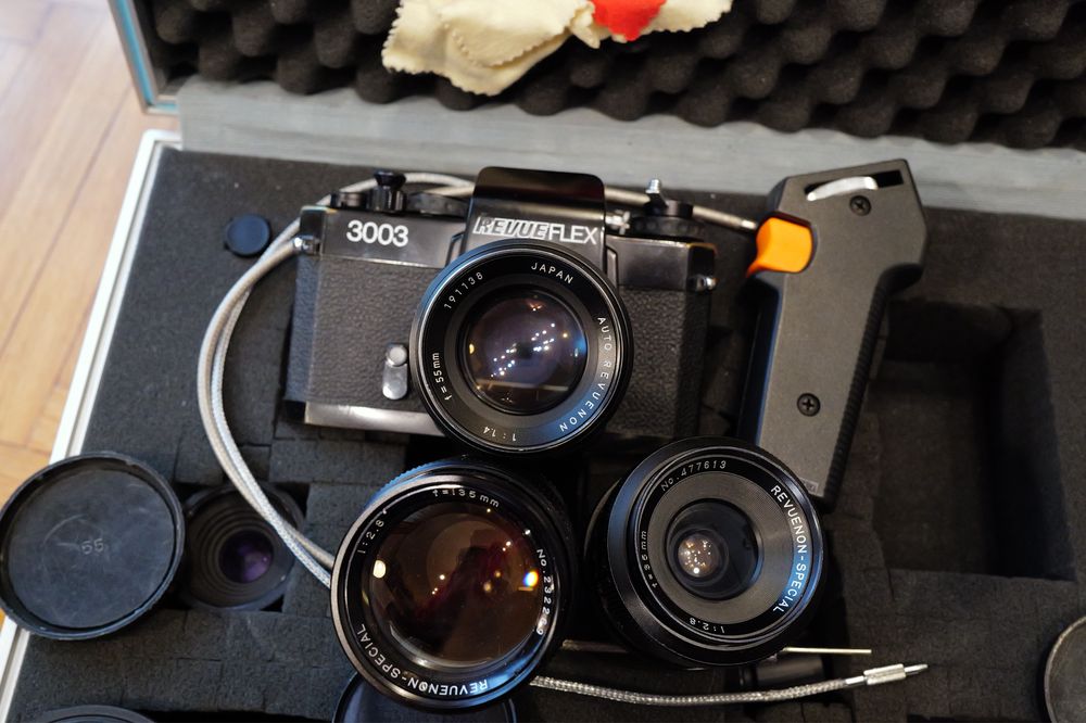 Aparat foto film Revue Flex 3003 cu 3 obiective, geanta aluminiu