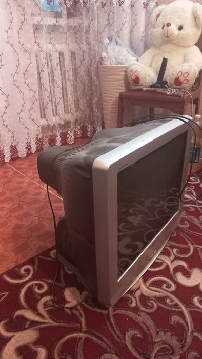 Телевизор отдам даром