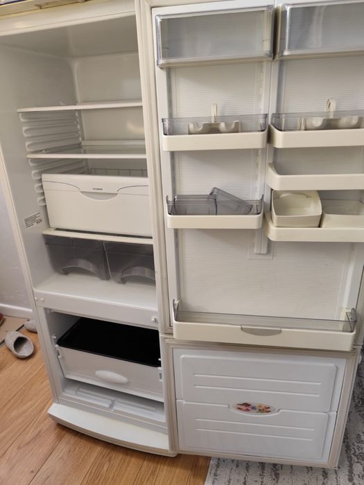 Холодильник рабочий 30000 тенге