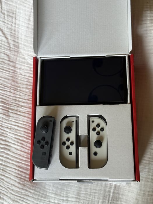 Nintendo Switch OLED + допълнителен Joy-Con – Пълен комплект