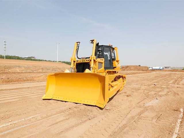 Янги Занжирли булдозер SEM818F, Булдозер SEM818F
