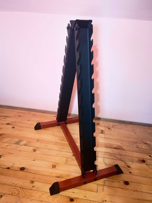 Продавам стойка/пирамида за дъмбели