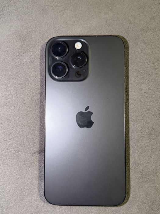 iPhone 15 Pro Max – 256 GB – Много добро състояние + 8 калъфа ПОДАРЪК