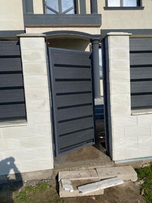 Construim la comanda dvs. garduri si porti din:
- panouri stil jaluzea