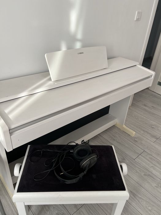 Pian digital Yamaha Arius YDP-144 – alb