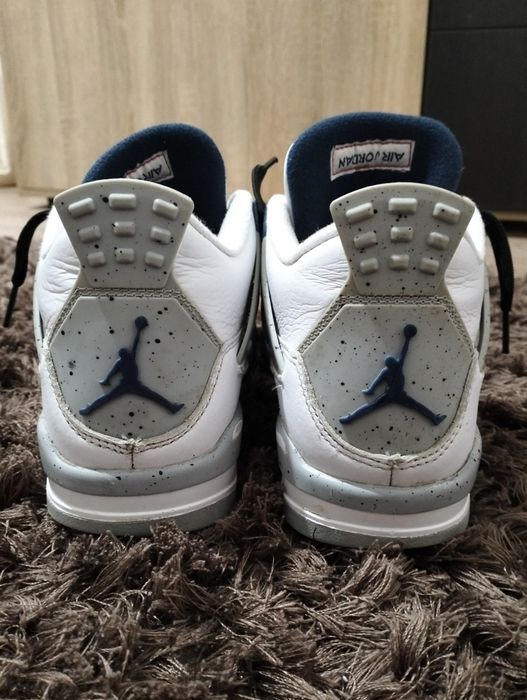 Vand Air Jordan 4 Midnight Navy.