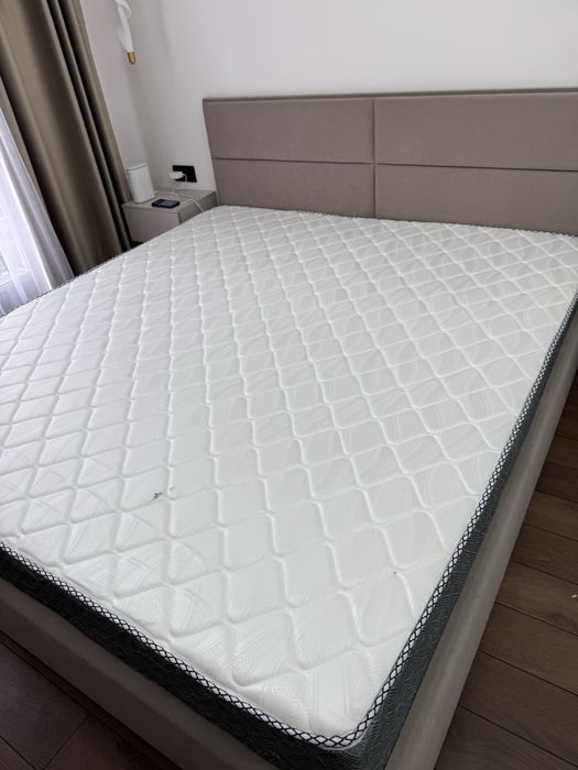 Матрас 180-200 в отличном состоянии