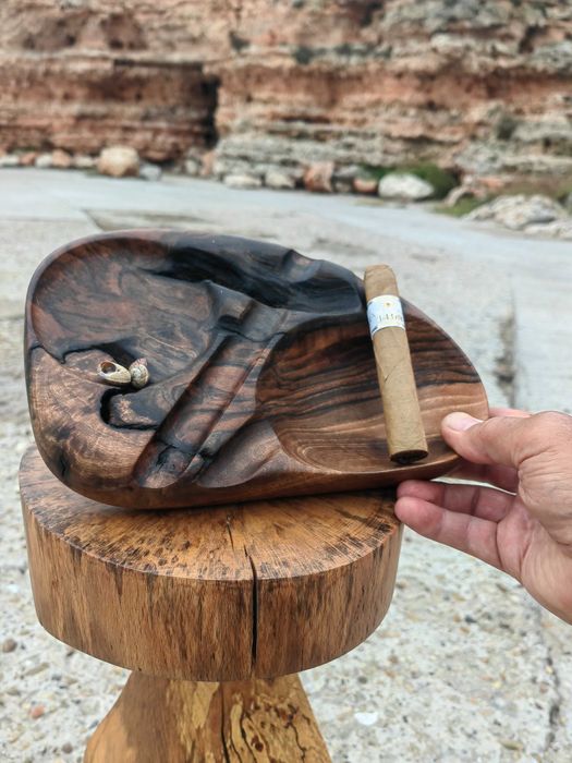 Арт пепелник от орех