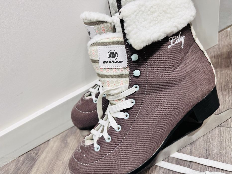 Женские коньки новые