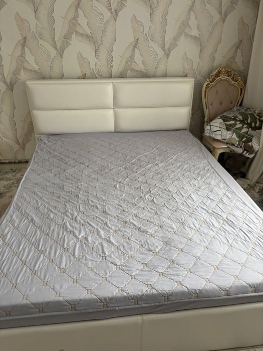 Продам кровать с матрасом