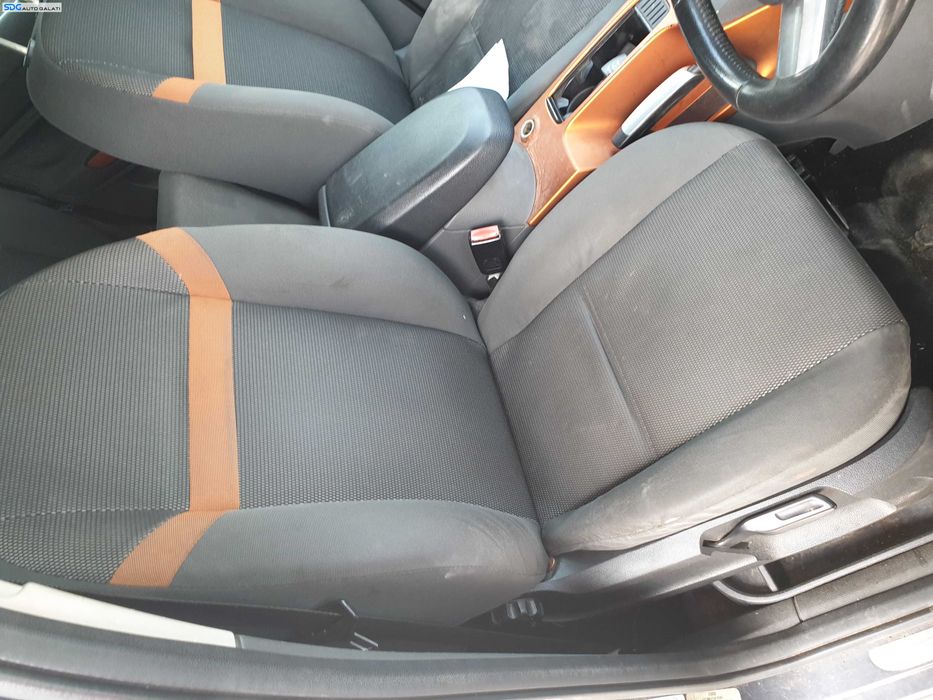Scaun Textil Dreapta Manual cu Uzura Ford Kuga 1 2008 - 2013 [K6556] [K6557]