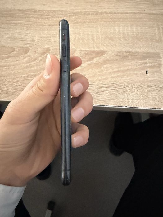 iPhone XR на гарантии