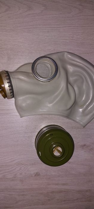 Продам противогаз гп 5 без сумки хранился 40 лет