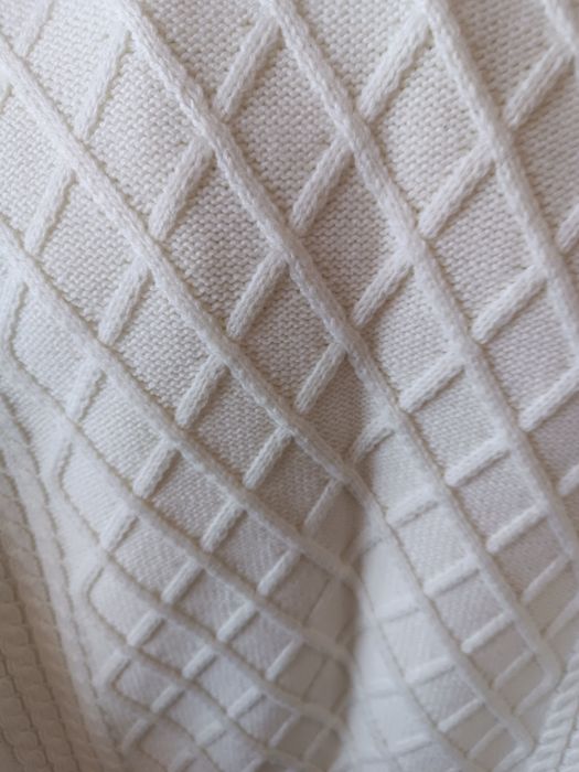 новый джемпер белого цвета