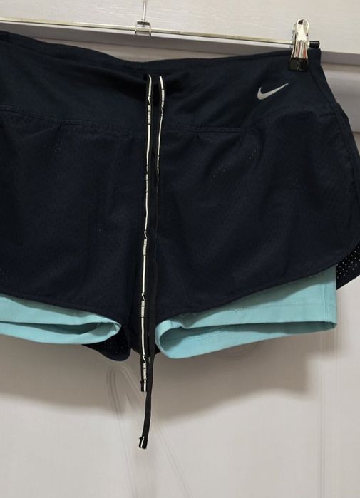 Нови.  Дамски оригинални къси панталонки със клинче.  Nike DRI FIT RUNING