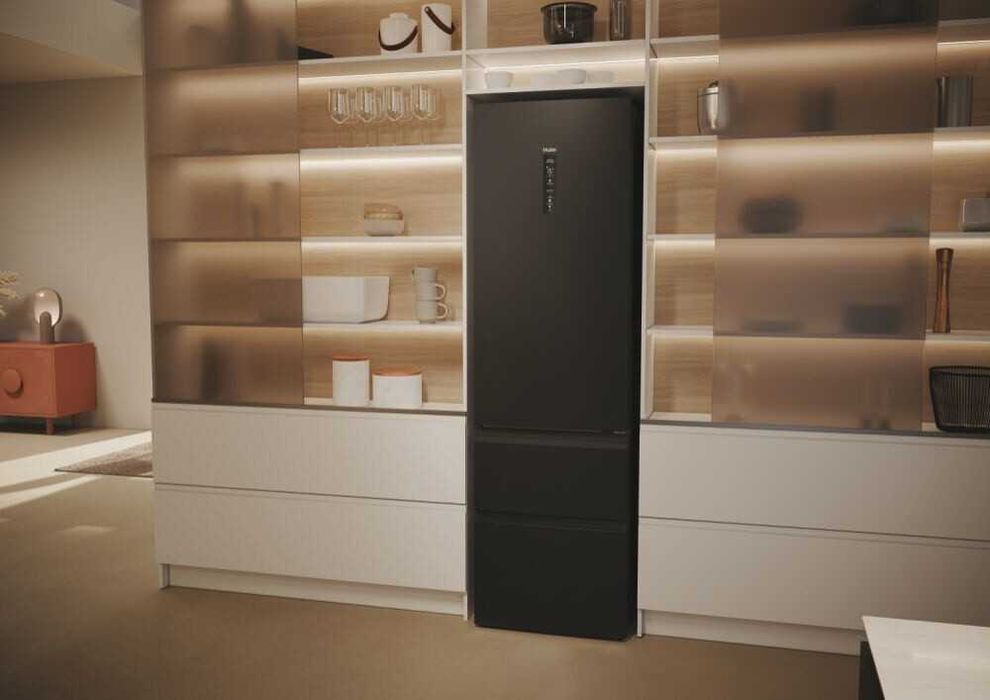 Хладилник с фризер HAIER HTW5620DNPT 205см.