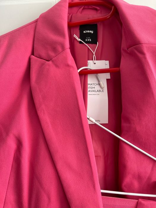 Дамски костюм сако и панталон ХС нов с етикет