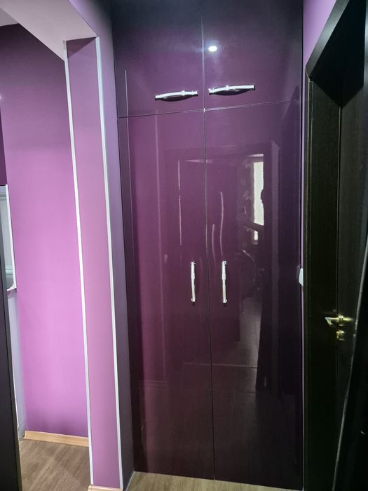 Врати от кухня и от два гардероба.