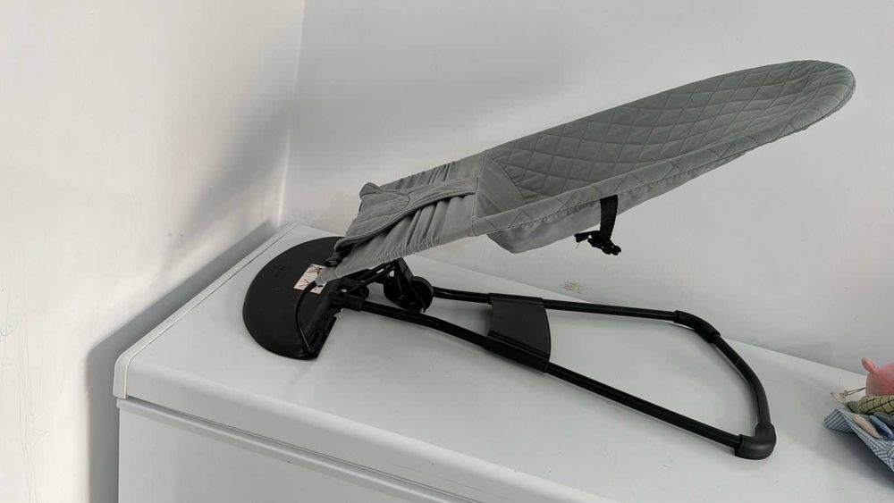 Продается детский шезлонг-качалка