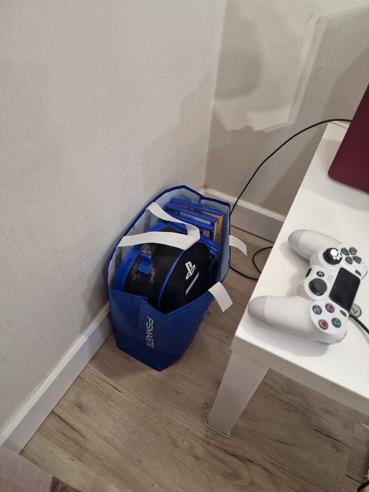 Playstation 4 pro 1 Tb + VR очки с мув-контроллерами