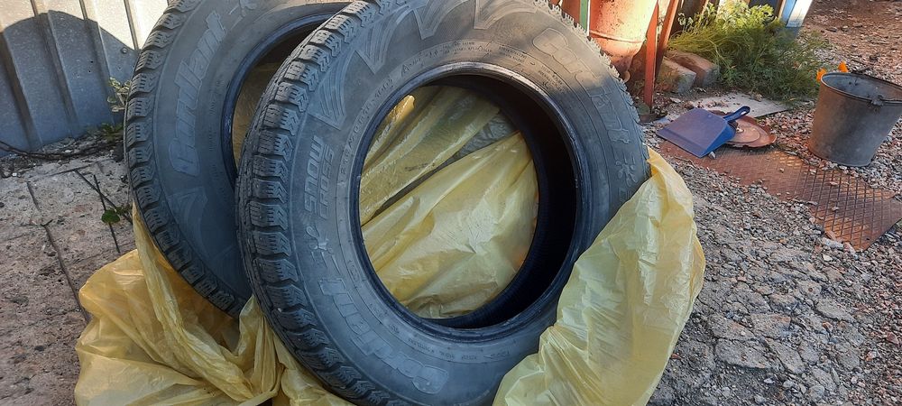 Продам зимнюю резину с шипами