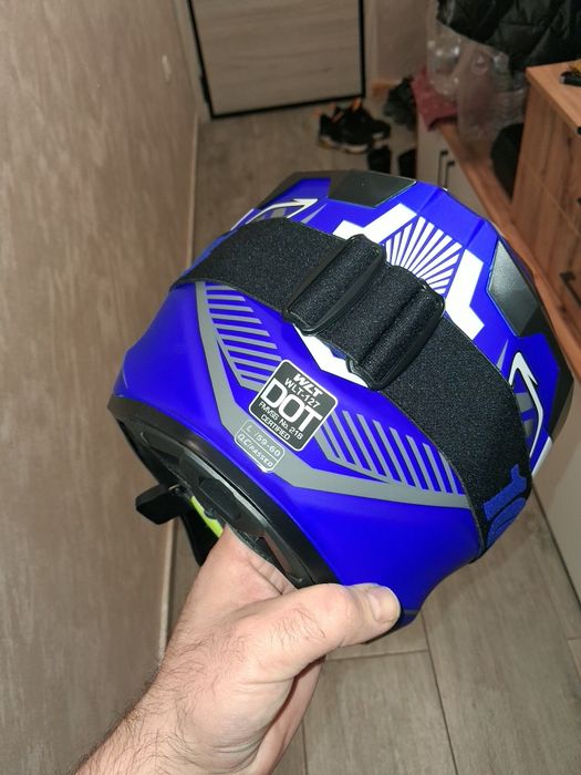 Каска чисто нова