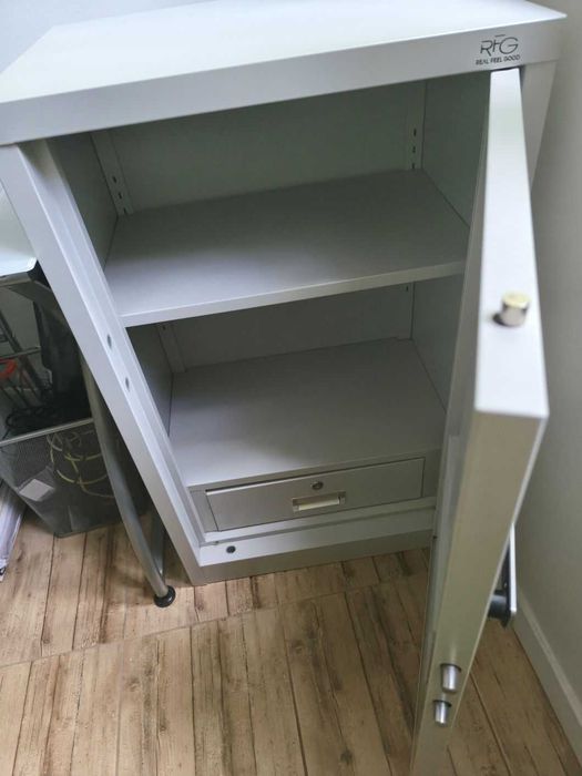 Офис метален шкаф със сейф и електронно заключване RFG (55x40x90 см)