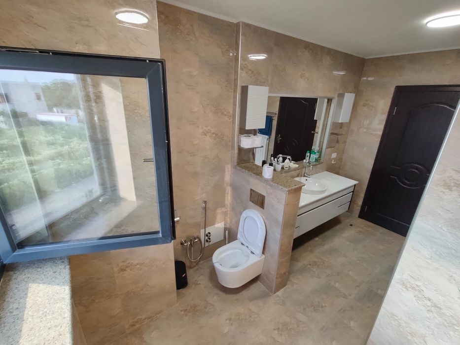 Vila inchiriat/vanzare Corbeanca pe malul lacului cu piscina incalzita