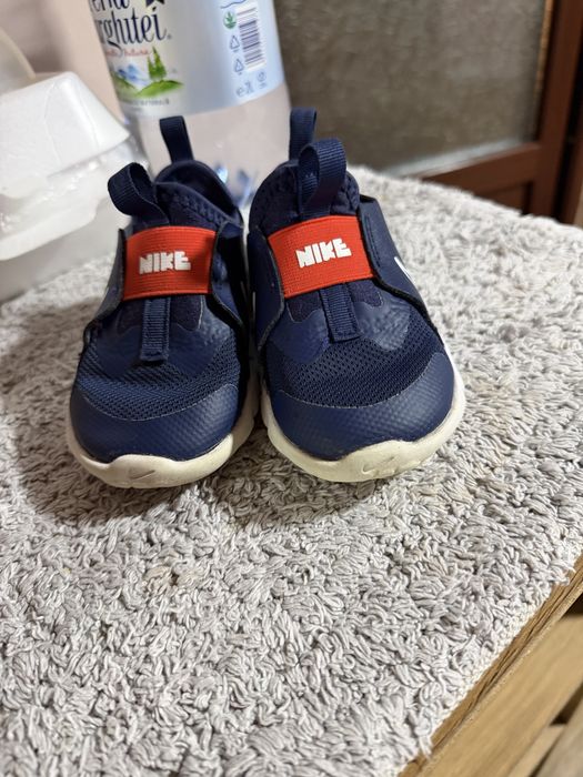 Adidasi Nike marimea 22