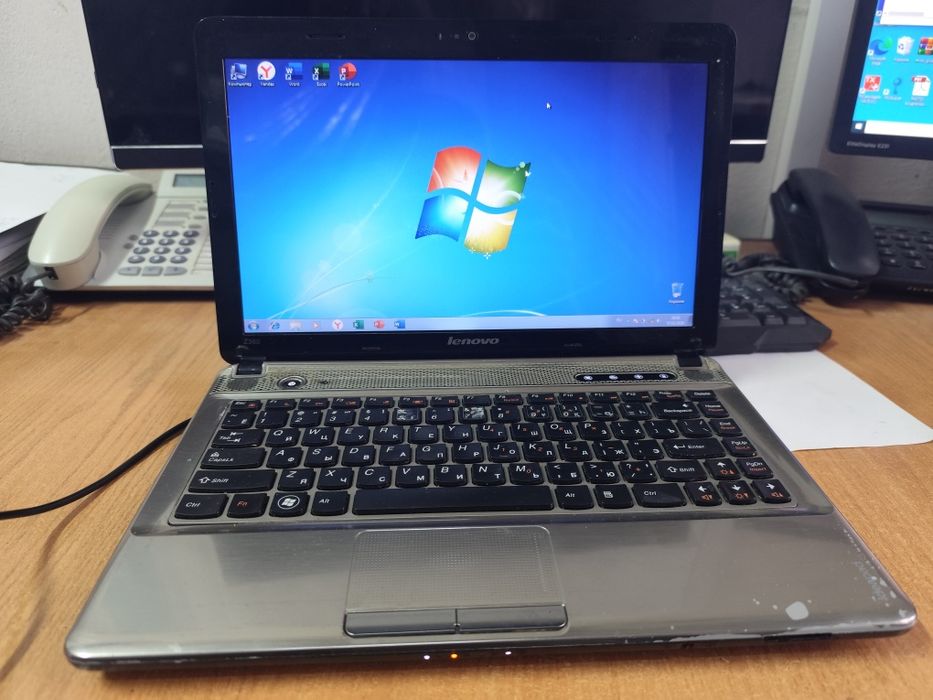 Ноутбук Lenovo Z360 Core i3 в хорошем состоянии.
