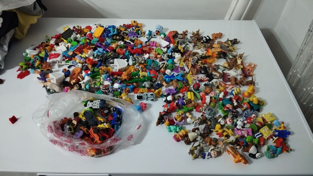 Продам игрушки из киндера