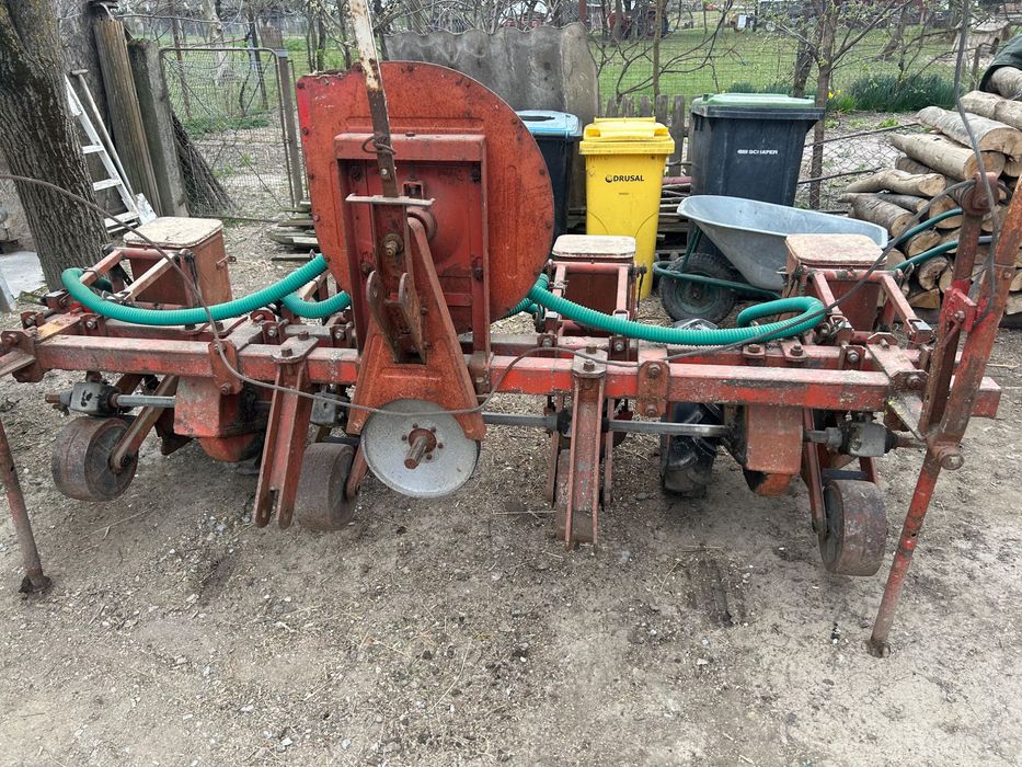 Vând disc pe roți 24 talere și semănătoare porumb carraro pe vid.