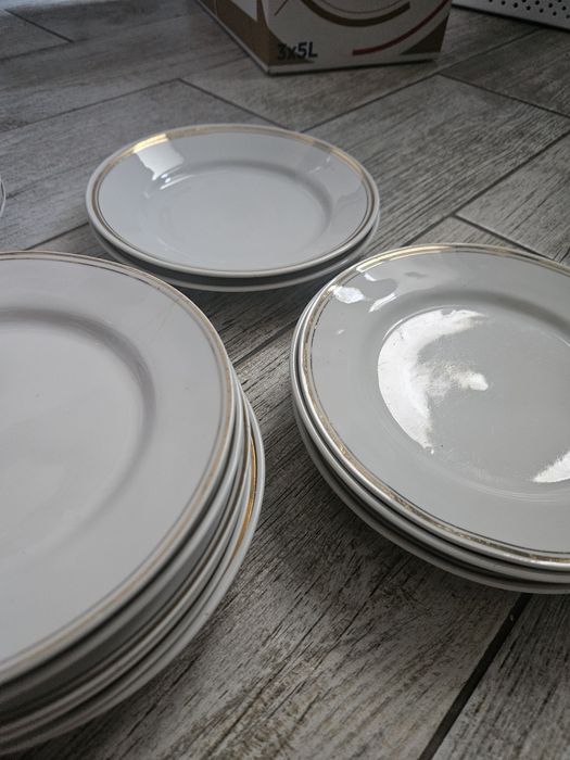 Чинии порцеланови 17 броя