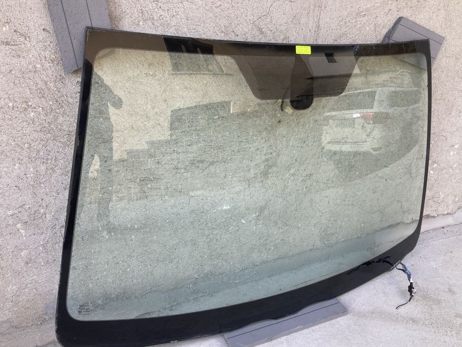 Предно стъкло за тойота авенсис/toyota avensis T25 03-08г