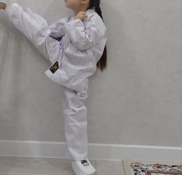 Продам костьюм для каратэ, для девочек 4-7лет