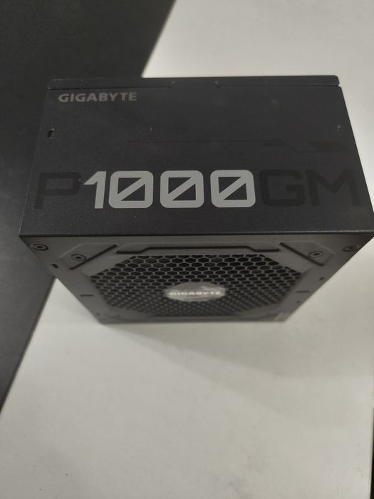Захранване Gigabyte P1000GM