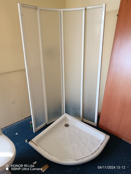 Врати, моноблокове душ кабини