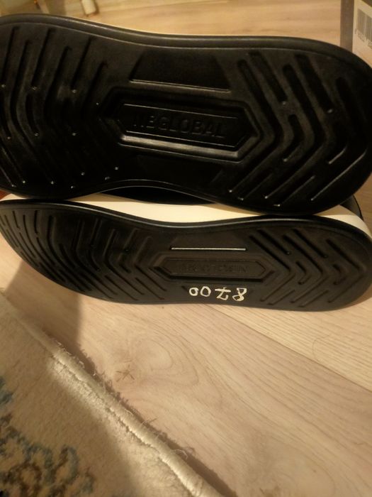 Продам новую обувь