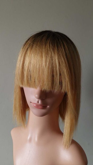 Естествена омбре руса къса боб перука с бретон и тъмни корени