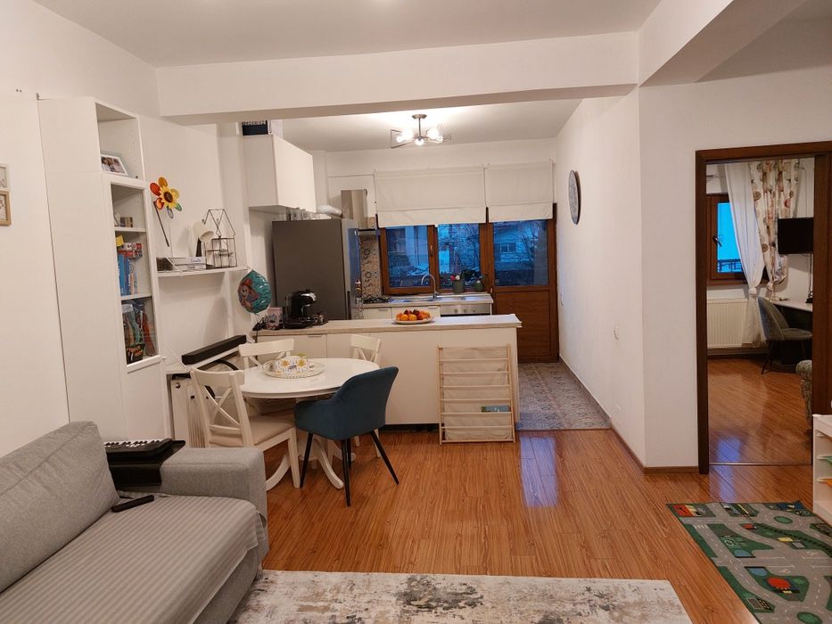 Apartament 3 camere in vila cu curte an 2008 Brancoveanu