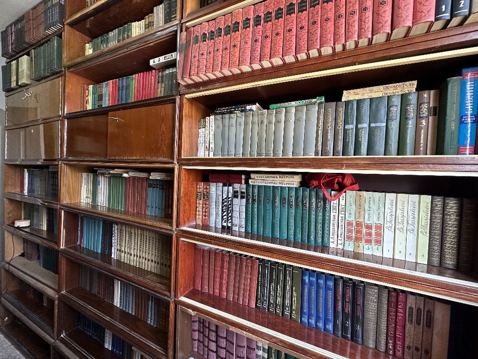 Продаются книги. В большом количестве.